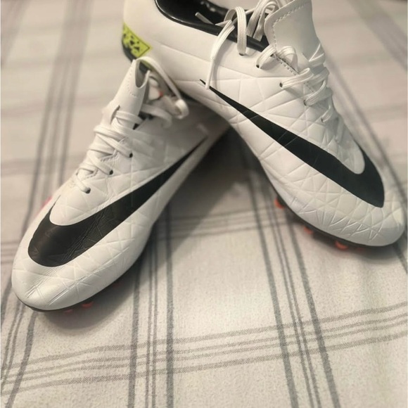 Nike Hypervenom - Picture 1 of 4